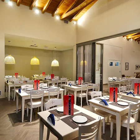 מלון Krotiri 5*